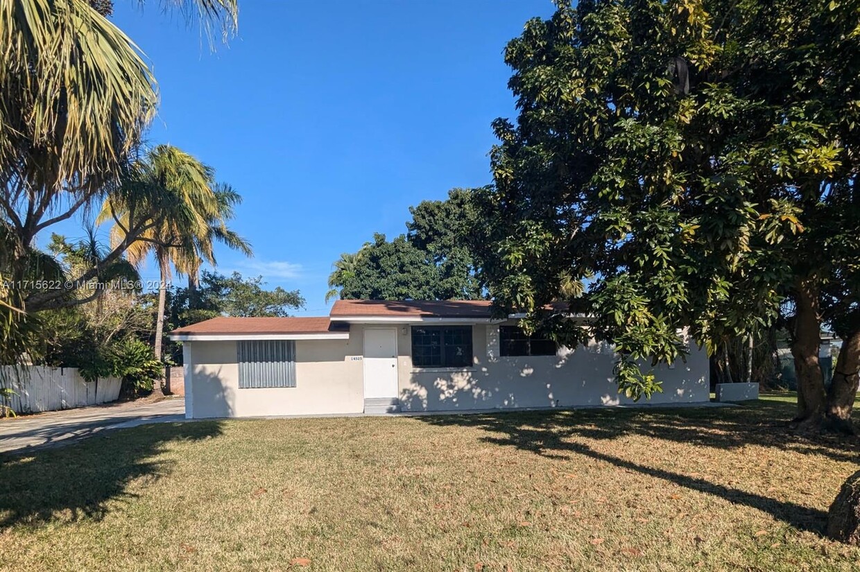 Foto principal - 14525 SW 272nd St