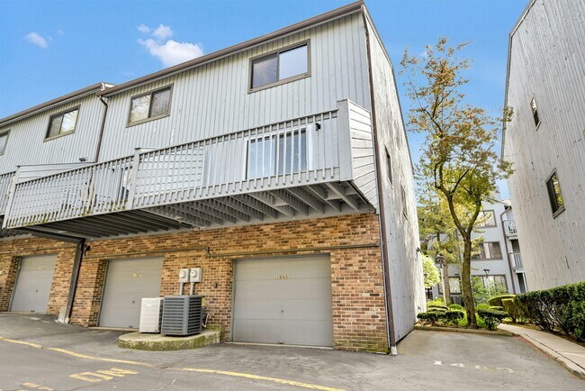 Foto del edificio - 1585 John St