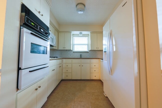 Building Photo - 1324 Cortlandt St