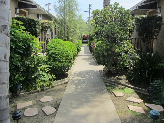 Walkway - 2226 S Carmelina Ave