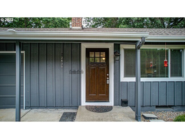 Foto del edificio - Lovely Ranch style home with park like rea...