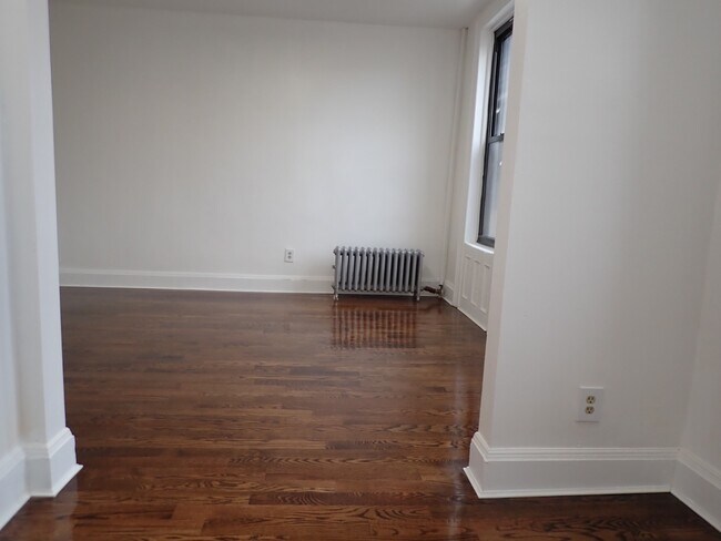 Foto del edificio - 1559 Eastern Pkwy