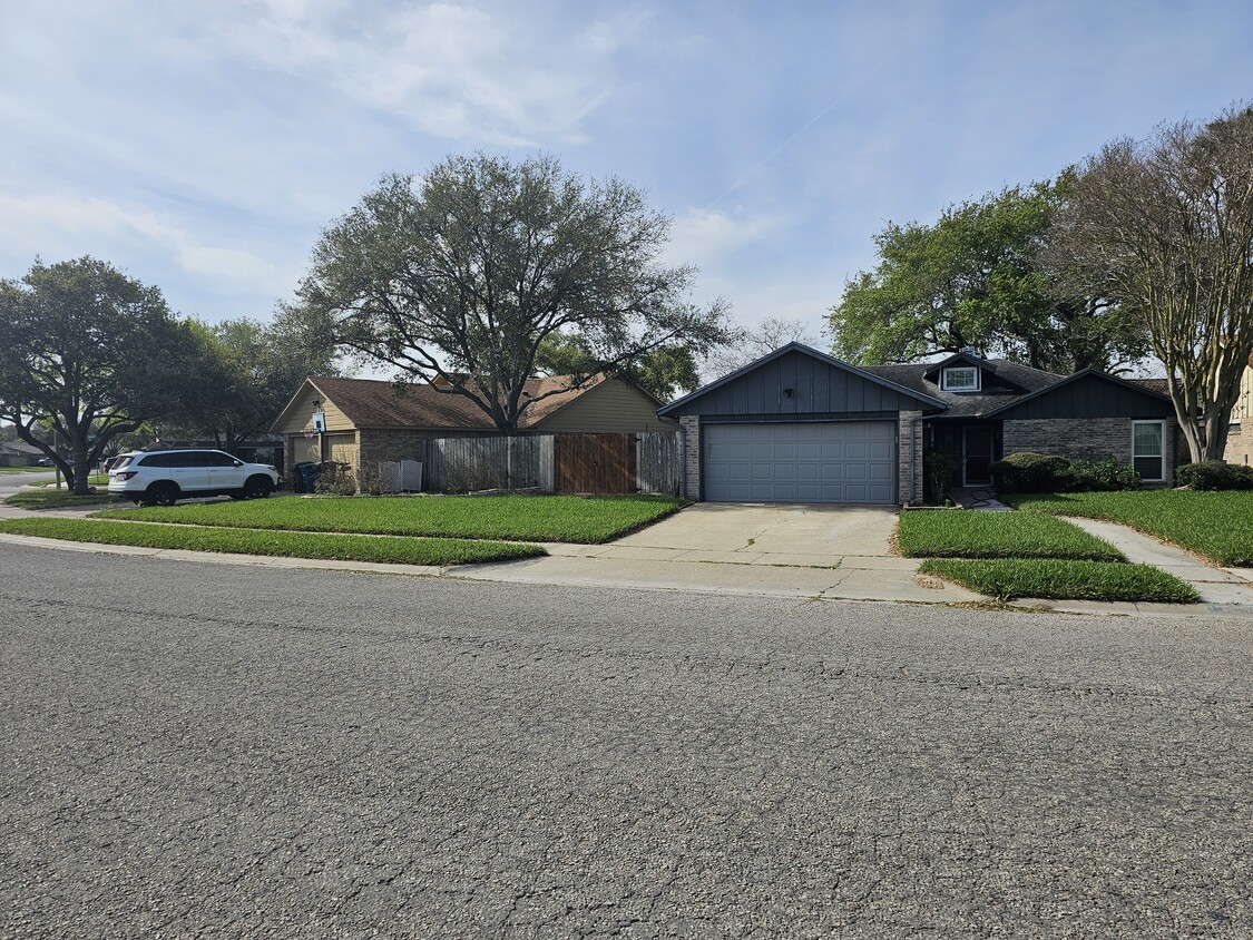 Primary Photo - 3125 Dunbarton Oak St
