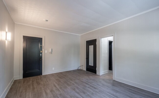 Interior Photo - The Oakwood Manor Apartments