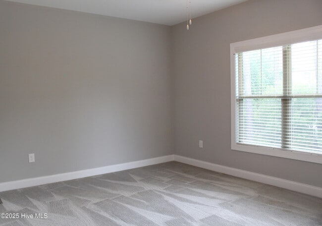 Building Photo - 16 Cypress Cir