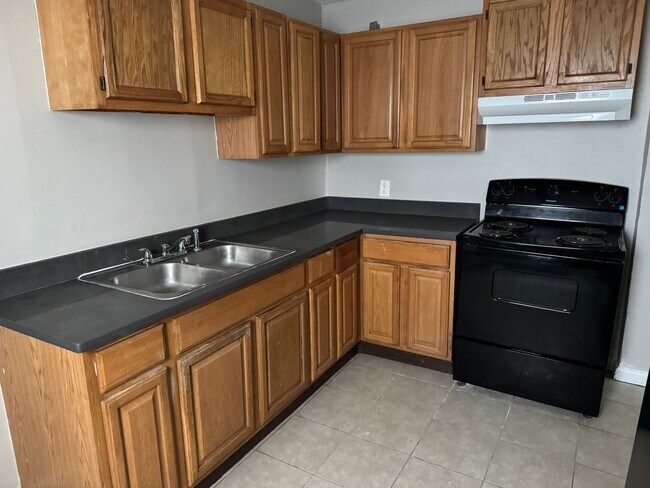 Building Photo - 1879-1881-1881 S 4th St