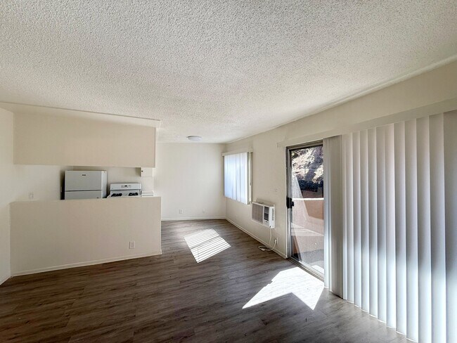 Foto del edificio - 4688 Huntington Dr S