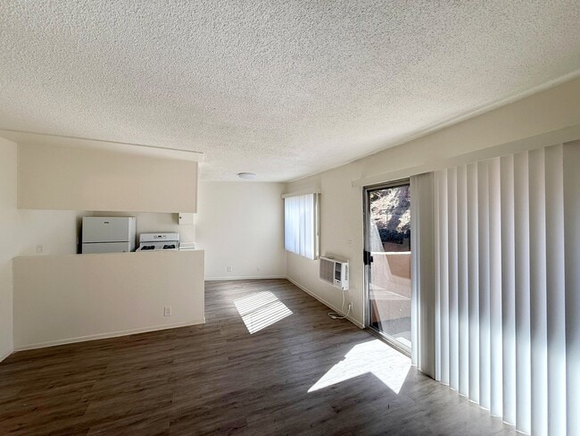 Building Photo - 4688 Huntington Dr S