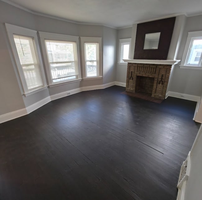 Foto del edificio - 747 E 117th St