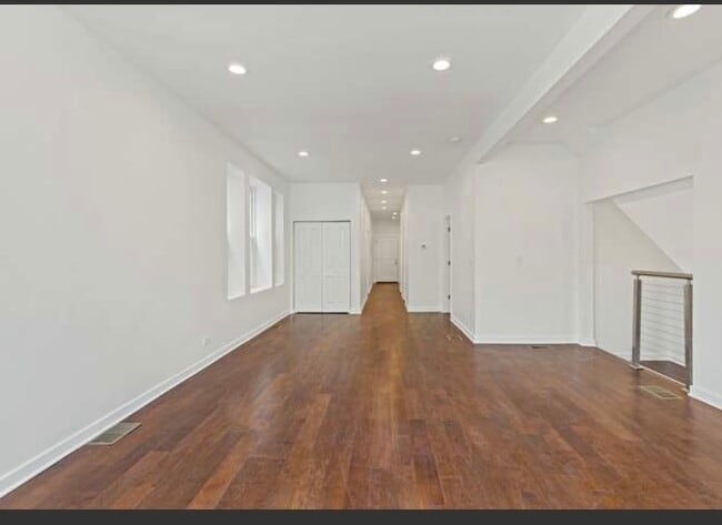 (pre furniture) dining area/living room - 7017 S Eberhart Ave
