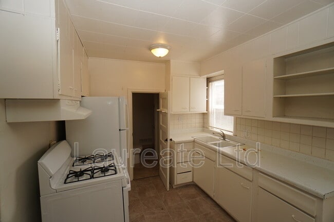 Building Photo - 1436.5 Kenton St