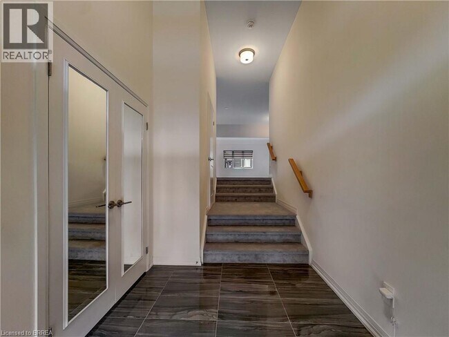 Building Photo - 14 Brewis St