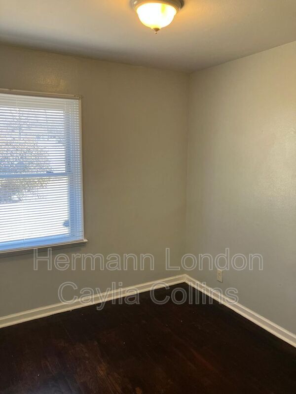 Foto del edificio - 9839 Medford Dr