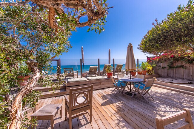 Foto del edificio - 23752 Malibu Rd