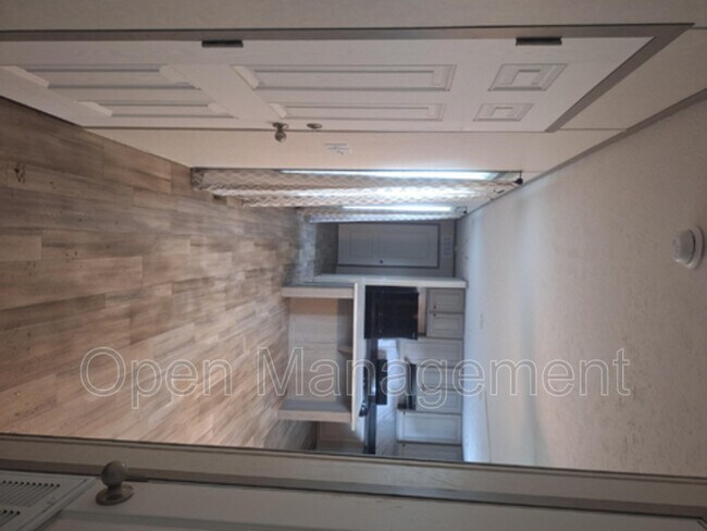 Building Photo - 301 Mantle Ave