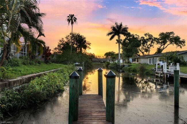 Foto del edificio - Absolutely Beautiful Gulf Access Pool Home...