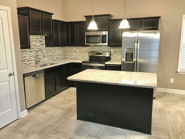 Foto del edificio - Now Leasing a Brand New 5 Bedroom 3 Bath Home