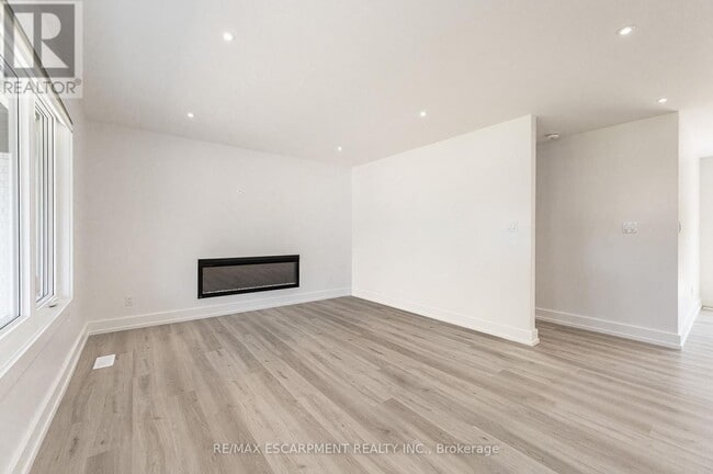 Photo du bâtiment - 664 Hiawatha Blvd