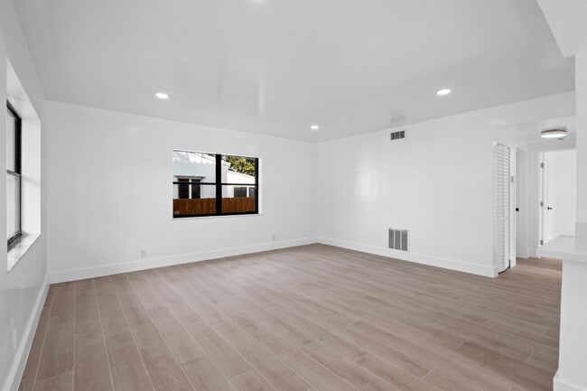 Building Photo - 442 NE 71st St