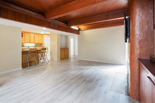 Building Photo - 4566 Bellaire Blvd