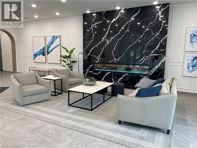 Photo du bâtiment - 71 Wyndham St S