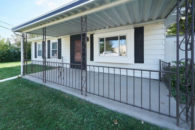 Building Photo - 3 Bedroom in Carmel
