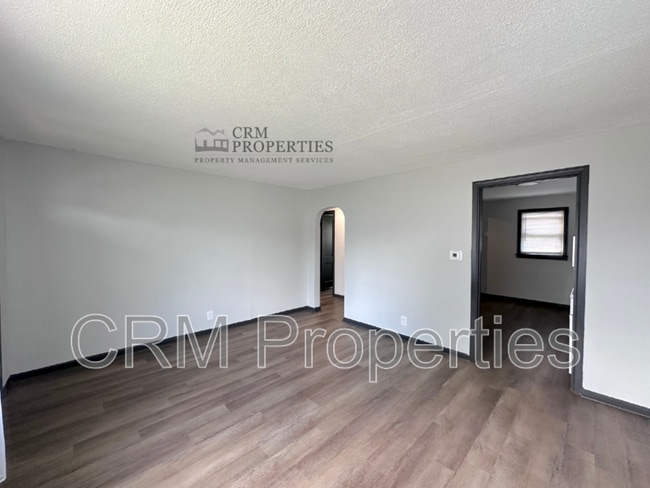 Building Photo - 1034 E Elm St