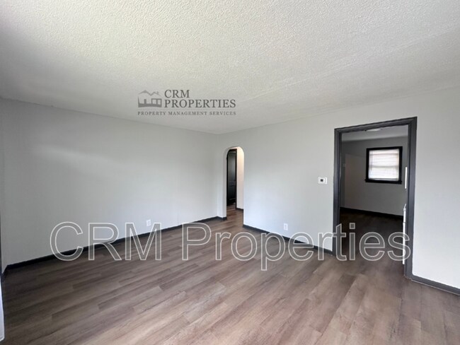 Foto del edificio - 1034 E Elm St