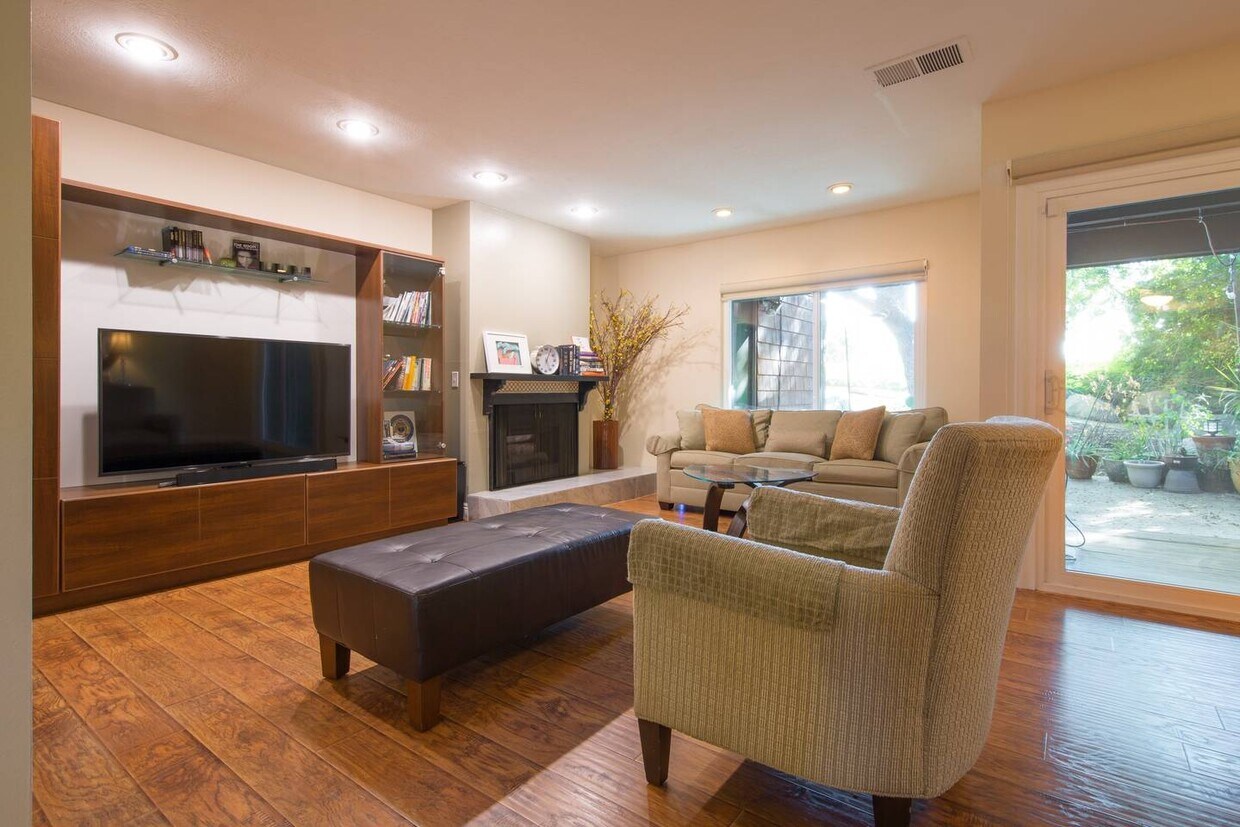 Primary Photo - 2738 Quail Ridge Cir