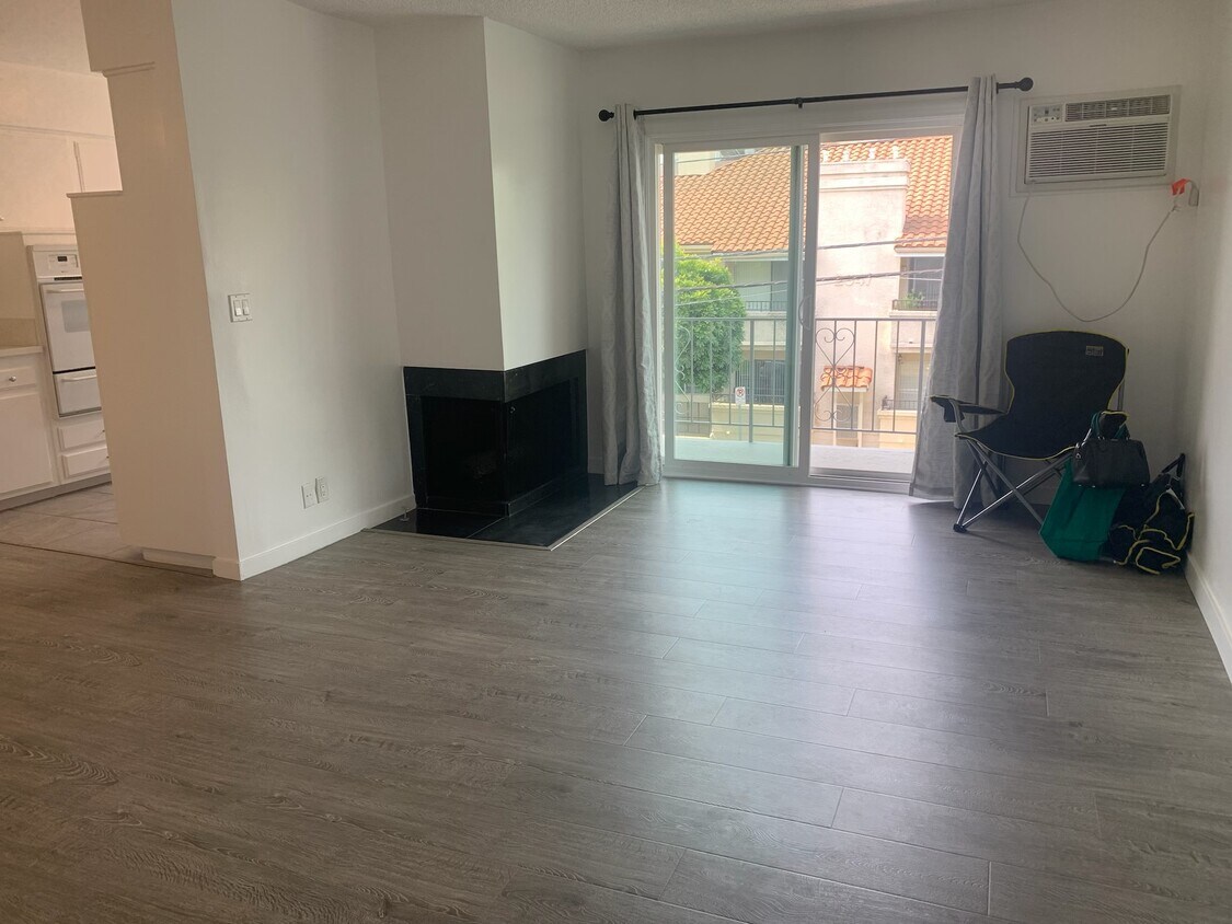 Living Room - 2346 Kerwood Ave