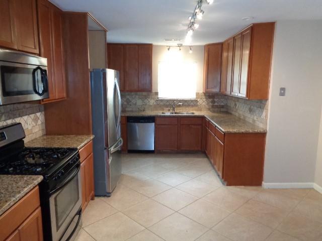 Building Photo - 9630 Cedardale Dr