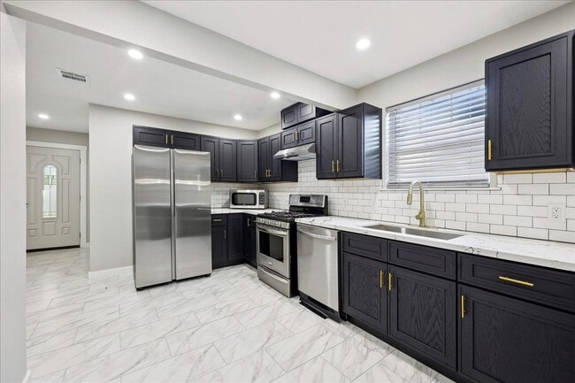 Foto del edificio - 378 Alabama Ave