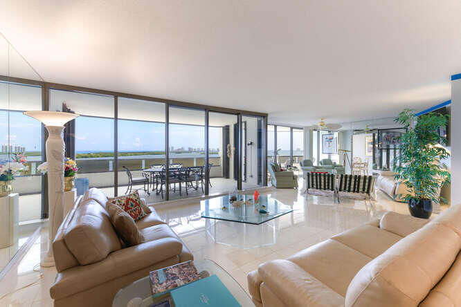 Foto principal - 100 Lakeshore Dr