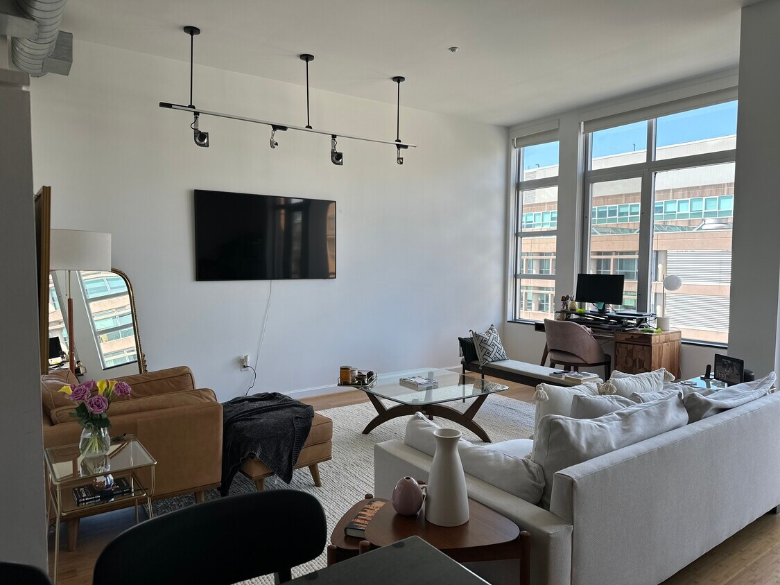 Spacious and open living room - 1390 V St NW