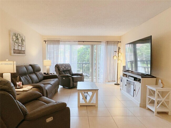 Foto del edificio - 9055 Wiles Rd