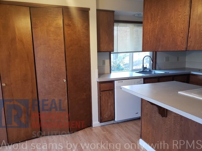 Building Photo - 9150 SW Chelan Pl