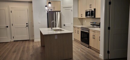 Building Photo - 40-440 Sage Hill Walk NW