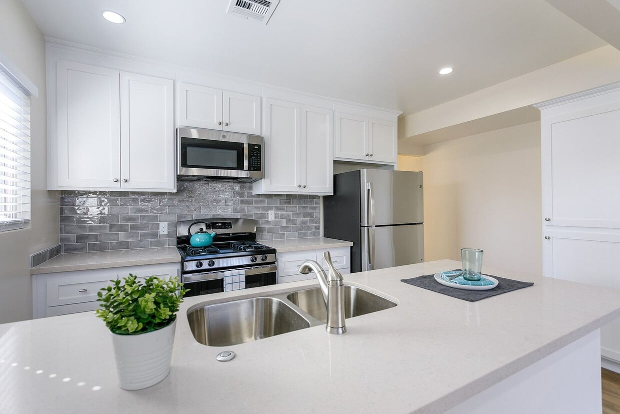 82 E Sierra Madre Blvd Unit C, Sierra Madre, CA 91024 Room for Rent