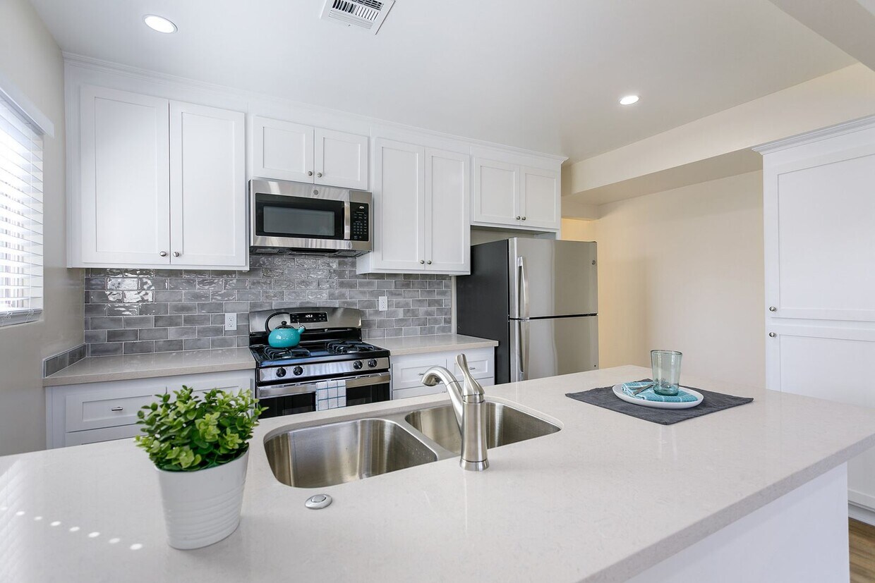 82 E Sierra Madre Blvd Unit C, Sierra Madre, CA 91024 Room for Rent