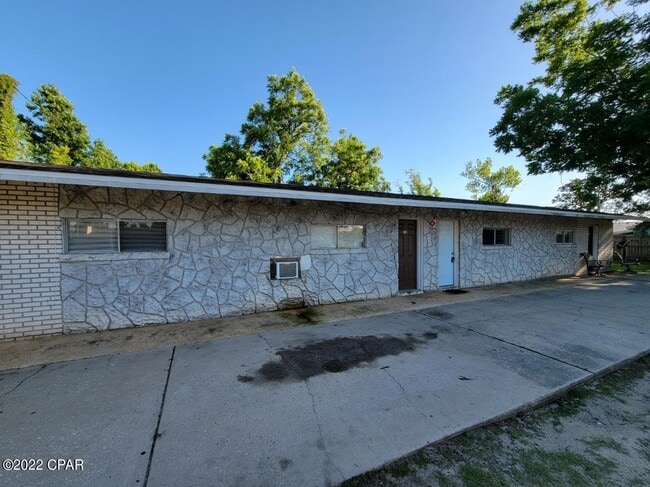 Building Photo - 2314 E 16th Ct