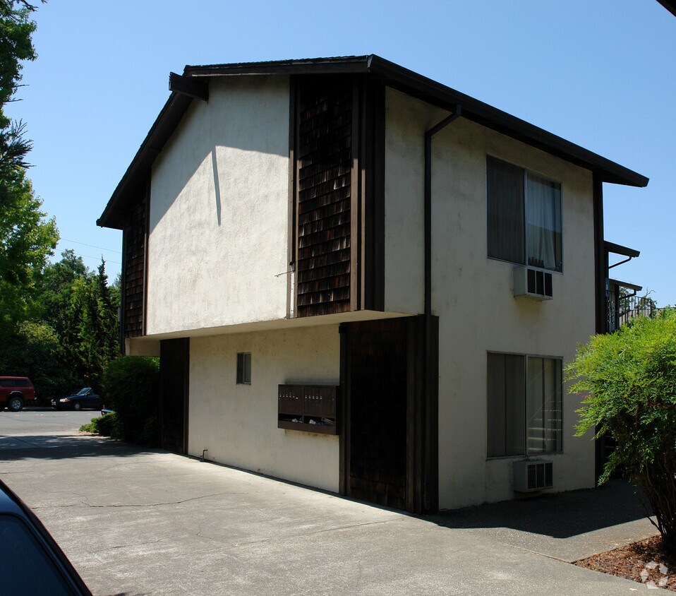 Primary Photo - E St Apartments