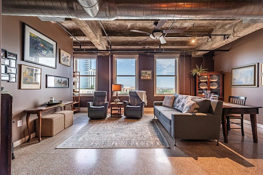 Foto principal - 221 W. Lancaster-8324