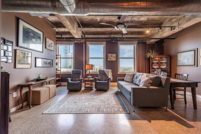 Building Photo - 221 W. Lancaster-3367