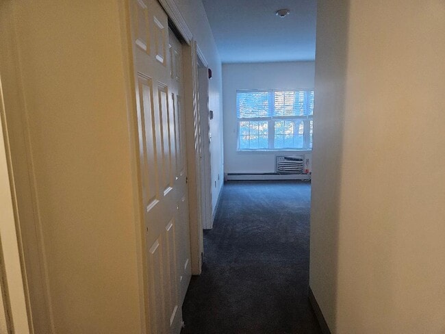 Entrada del pasillo - 486 Nashua St