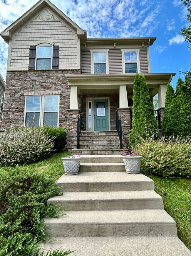Building Photo - Captivating Craftsman style residence, nes...