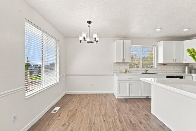 Building Photo - 948 E 180 N