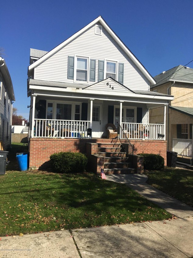 Primary Photo - 614 11th Ave