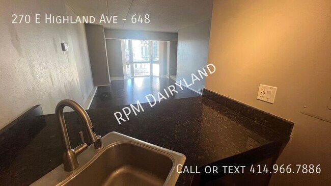 Foto del edificio - 270 E Highland Ave