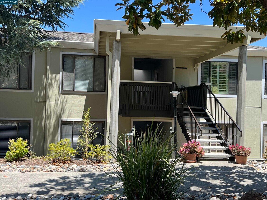 Primary Photo - 1443 Rockledge Ln