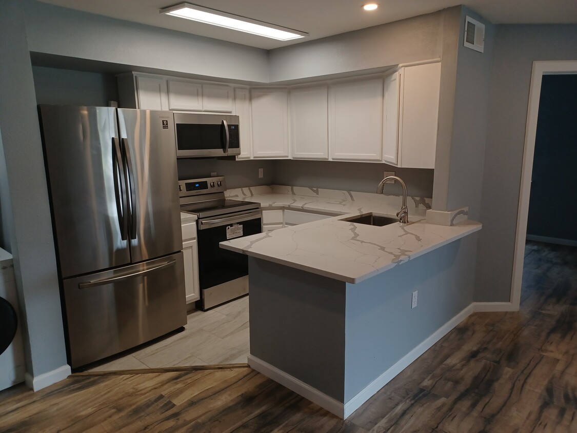 Nice size kitchen with all new appliances - 9805 Walnut St